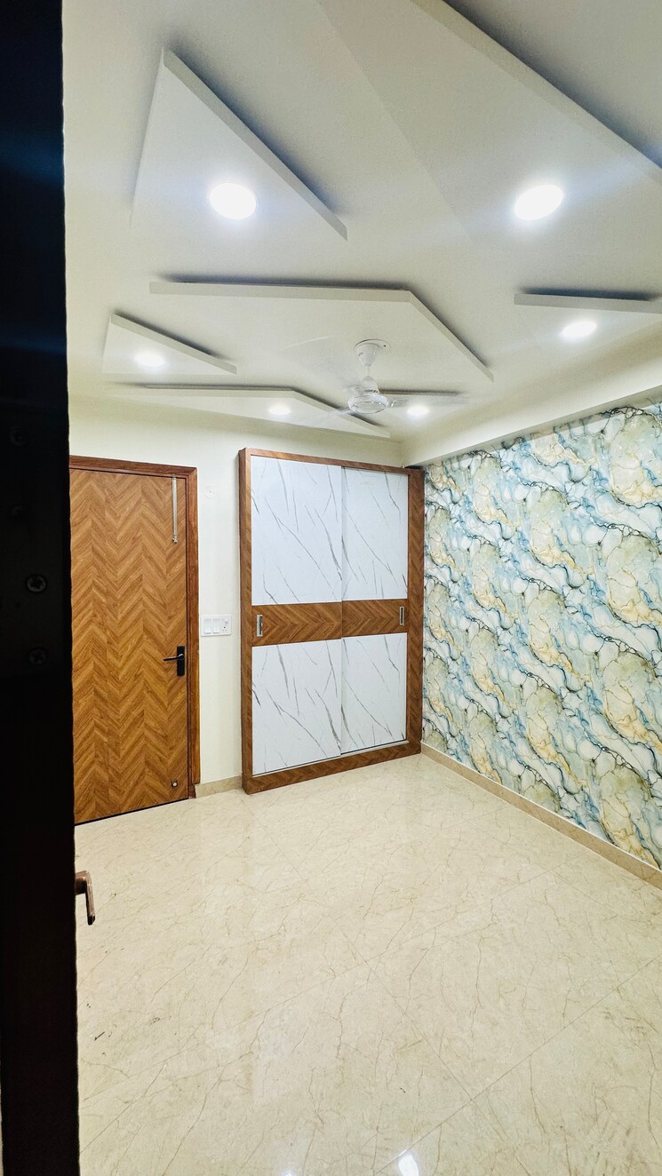 Room, sadh nagar 2 Bedroom 65 Sq.Yd. Apartment In Sadh Nagar Delhi 9447895