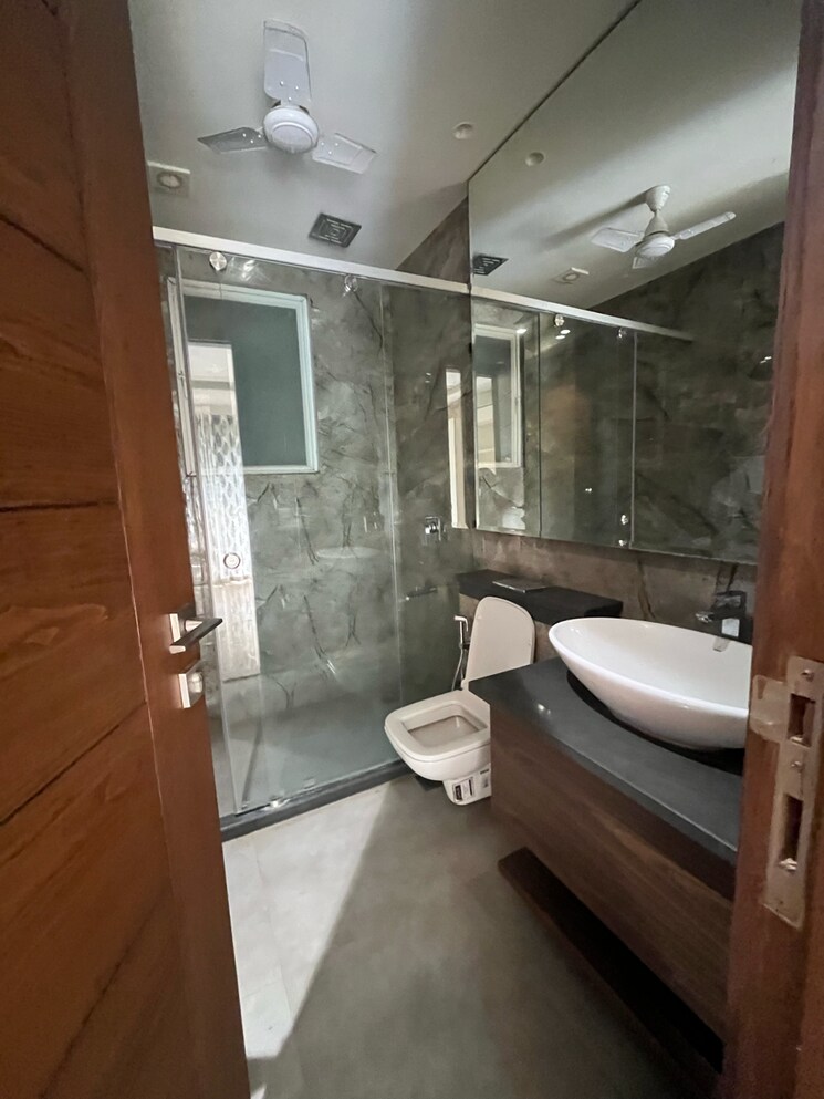 Bathroom, ansal-sushant-lok-i 3 Bedroom 215 Sq.Yd. Builder Floor In Sector 43 Gurgaon 9447897