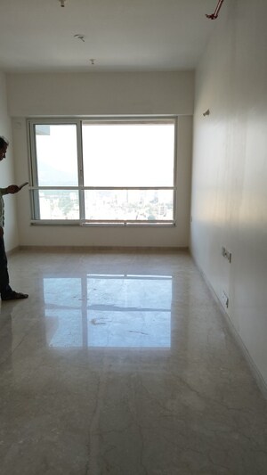 Room in 3 BHK Apartment at Kalpataru Radiance, Goregaon West – for Rent