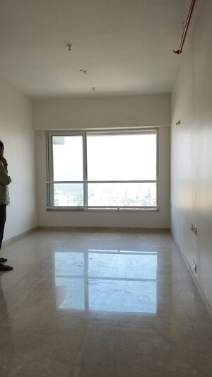 Room in 3 BHK Apartment at Kalpataru Radiance, Goregaon West – for Rent