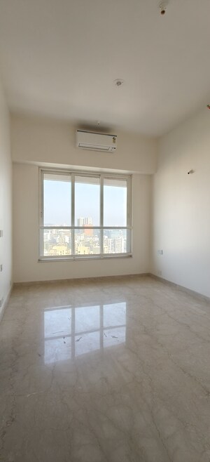 Room in 3 BHK Apartment at Kalpataru Radiance, Goregaon West – for Rent