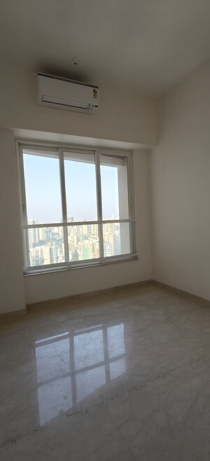 Room in 3 BHK Apartment at Kalpataru Radiance, Goregaon West – for Rent