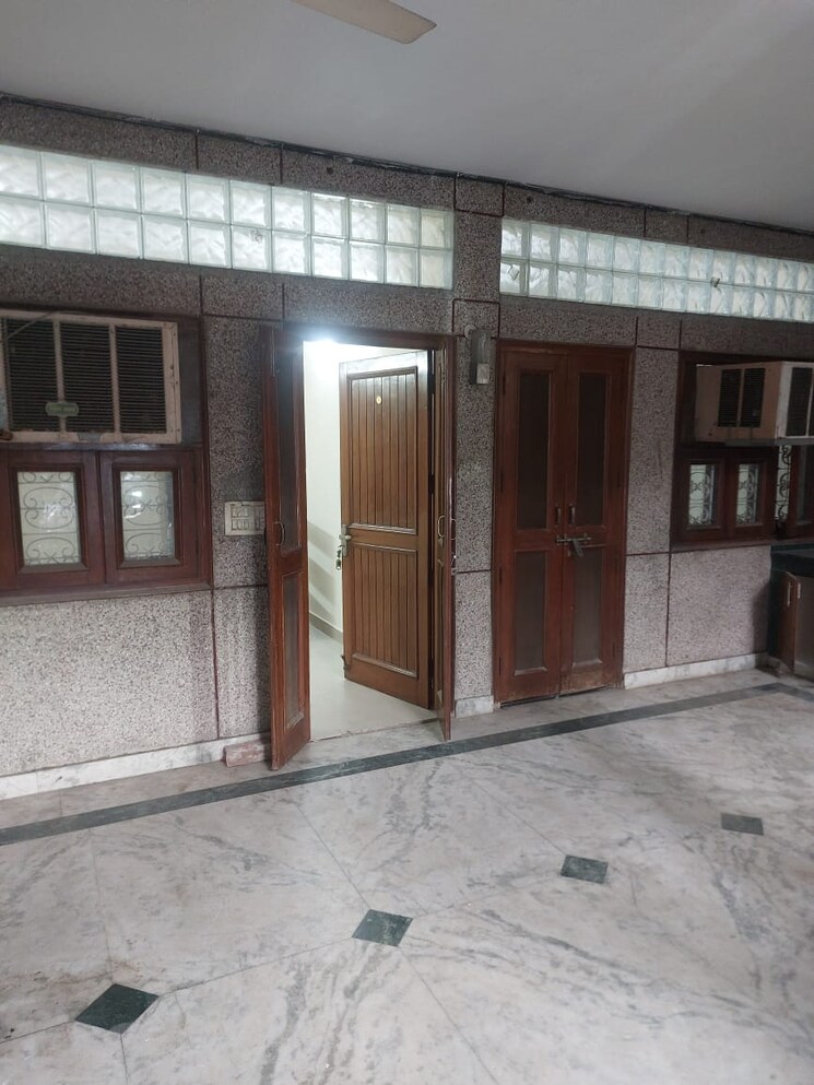 Exterior View, east of kailash 4 Bedroom 300 Sq.Yd. Builder Floor In East Of Kailash Delhi 9447947