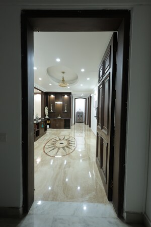 Building Lobby in 3 BHK Apartment at DLF The Carlton Estate, Dlf Phase V – for Rent