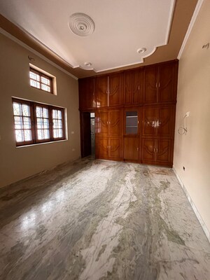 Room in 3 BHK Independent House at Mohit Nagar – for Rent