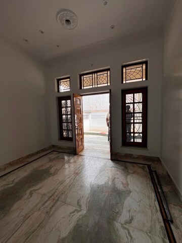 Room in 3 BHK Independent House at Mohit Nagar – for Rent