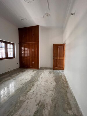 Room in 3 BHK Independent House at Mohit Nagar – for Rent