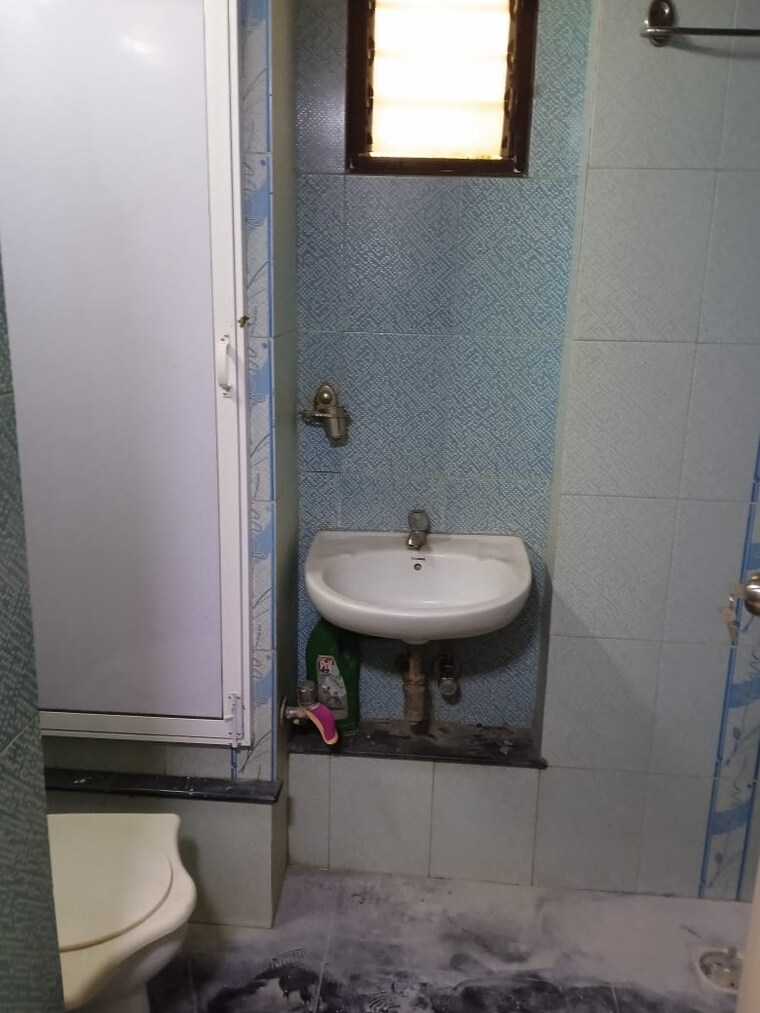 Bathroom, rag-megh-malhar 3.5 Bedroom 1600 Sq.Ft. Penthouse In Goregaon East Mumbai 9441821