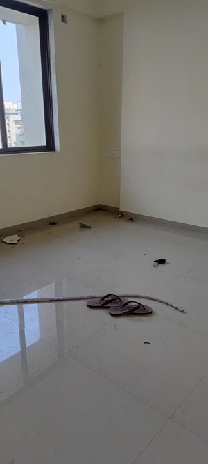 Furnished Amenities in 1 BHK Apartment at Paradigm Zenith Pushpanjali Residency Phase III, Ghodbunder Road – for Rent