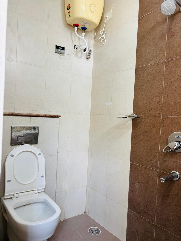 Bathroom, madhapur 3 Bedroom 1900 Sq.Ft. Builder Floor In Madhapur Hyderabad 9447987