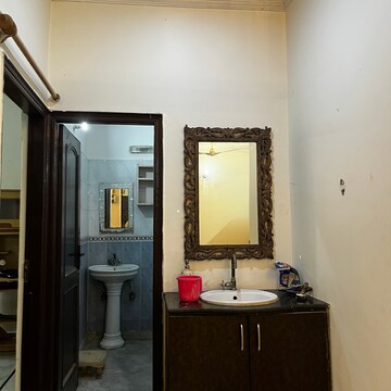 Kitchen in 3 BHK Builder Floor at Srishti Greenfield Homes, Sector 42 – for Rent