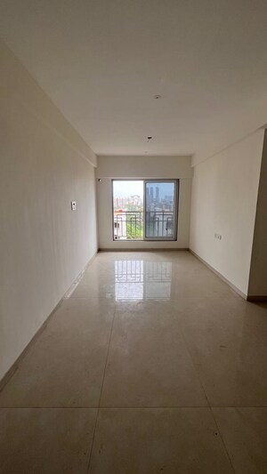 Room in 2 BHK Apartment at Sandhya Eve Horizon, Kandivali West – for Sale