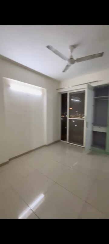 Room in 2 BHK Apartment at Wave Dream Homes, Wave City – for Rent