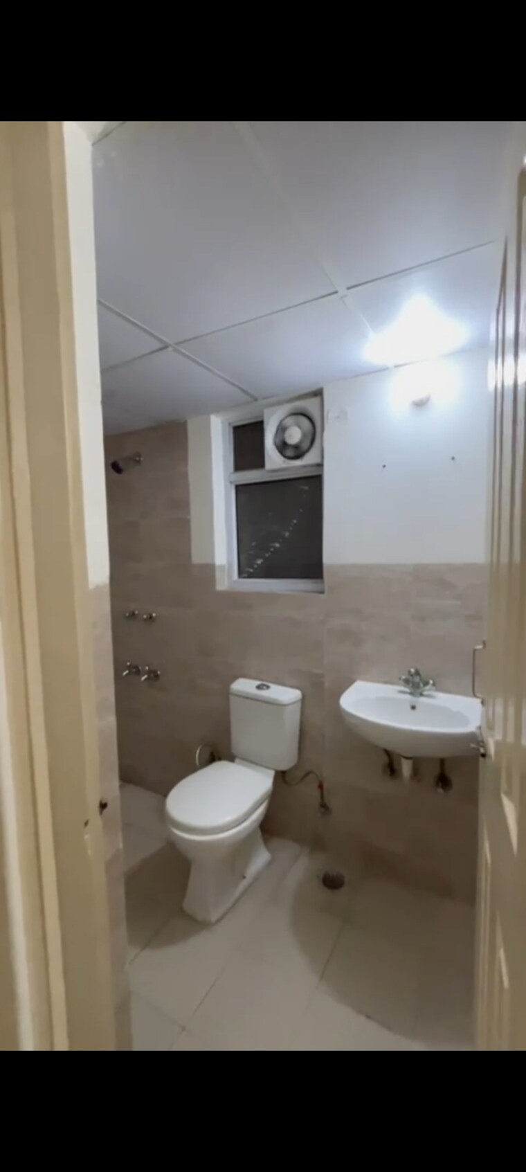 Bathroom, wave-dream-homes 2 Bedroom 808 Sq.Ft. Apartment In Wave City Ghaziabad 9448033