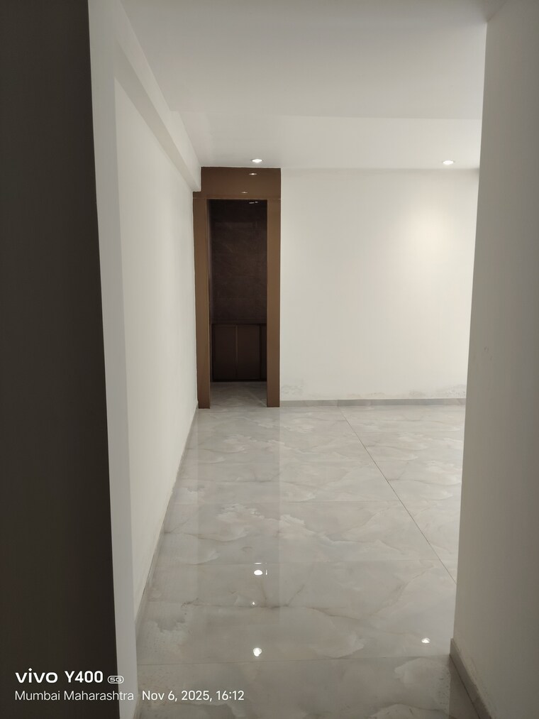 Common Area, ornate-solitaire Commercial Office Space 463 Sq.Ft. In Dahisar East Mumbai 9448101