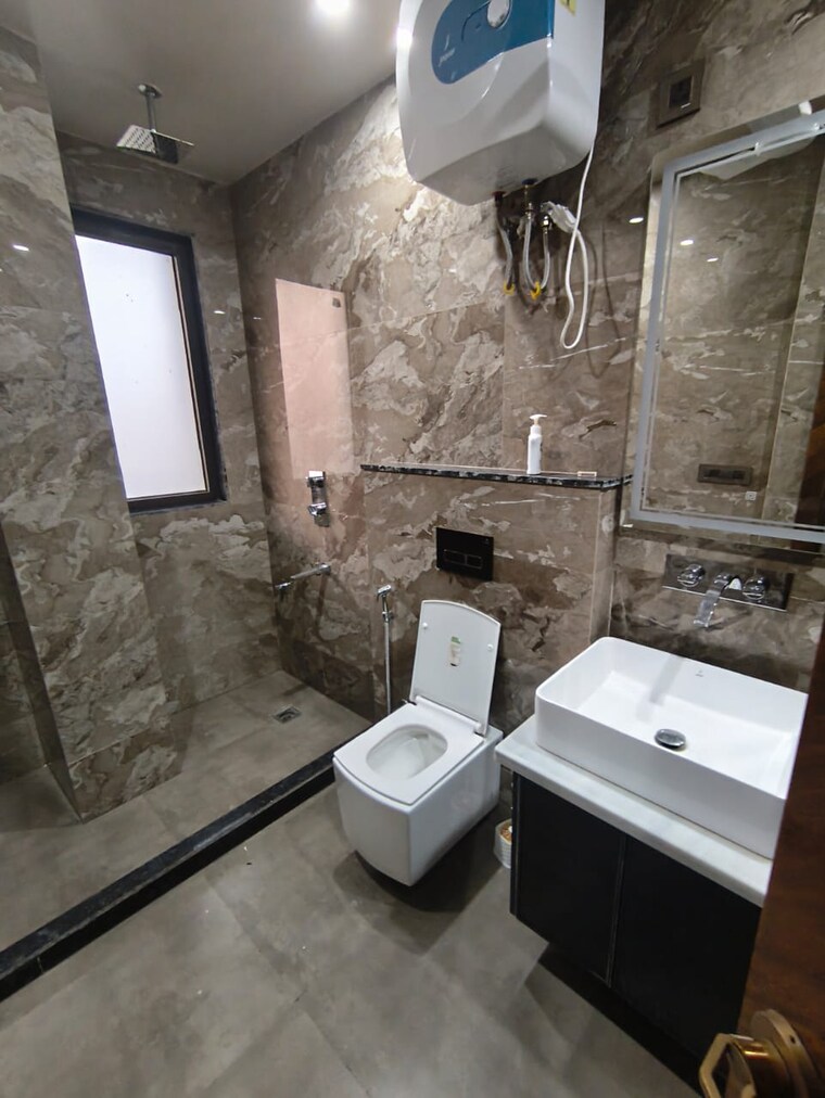 Bathroom, dlf-westend-heights 4 Bedroom 2610 Sq.Ft. Apartment In Sector 53 Gurgaon 9448221