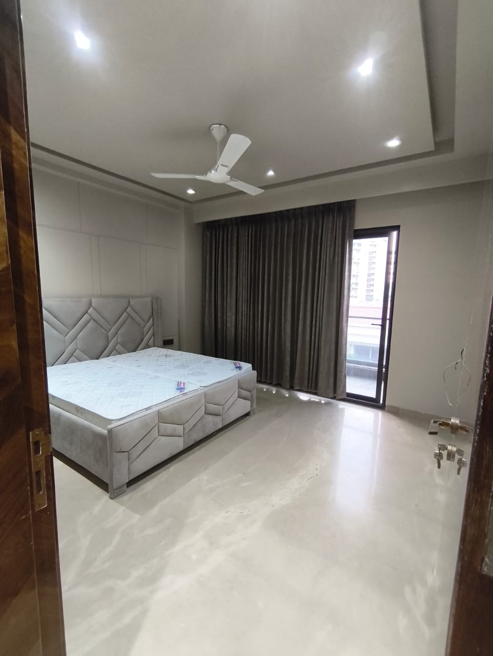 4 BHK + Servant Room Apartment For Sale in DLF Westend Heights