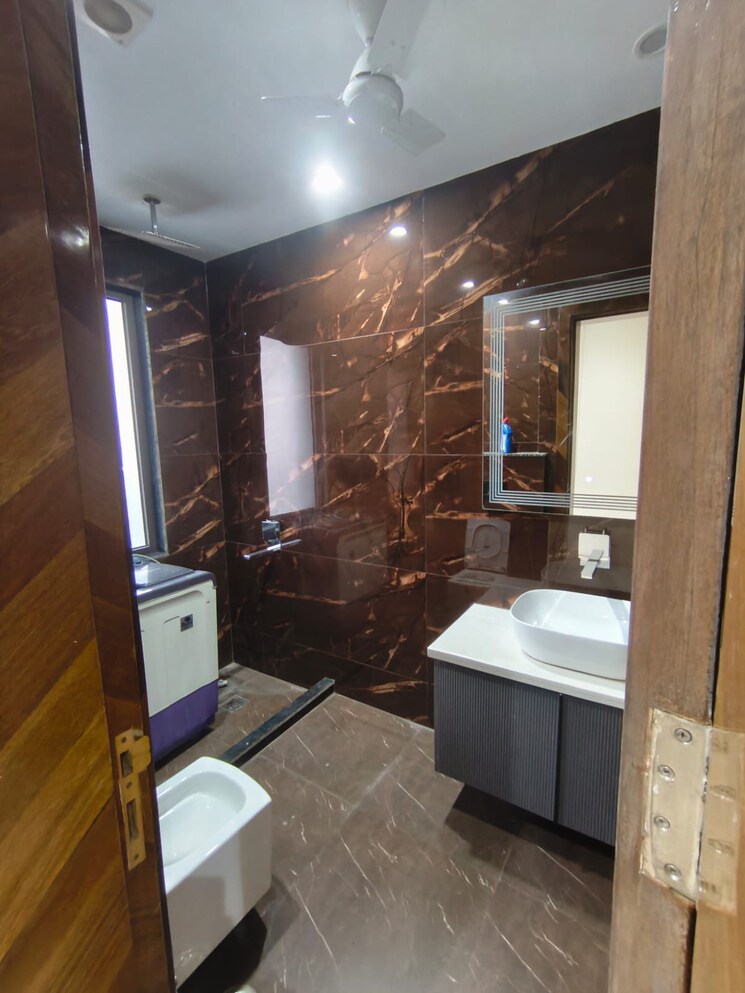 Bathroom, dlf-westend-heights 4 Bedroom 2610 Sq.Ft. Apartment In Sector 53 Gurgaon 9448221