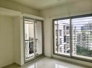 Room in 3 BHK Apartment at Viva Hallmark, Bavdhan – for Rent