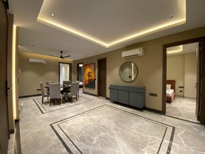 Parking in 4 BHK Builder Floor at Dlf Phase ii – for Rent