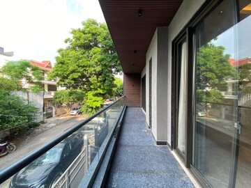 Balcony in 4 BHK Builder Floor at Dlf Phase ii – for Rent