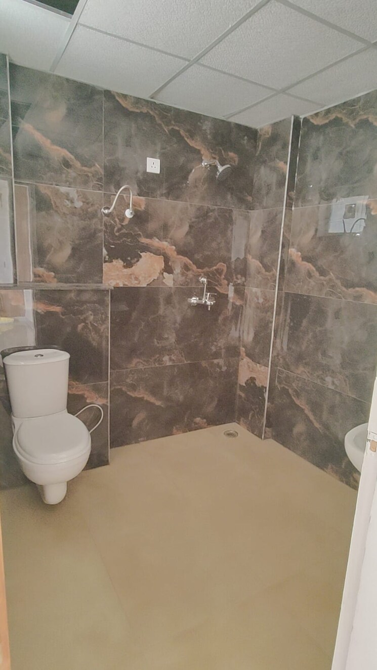 Bathroom, mrs-hi-greens 3 Bedroom 1013 Sq.Ft. Apartment In Kishanpura Zirakpur 9448391