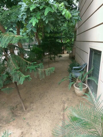 Parking in 4 BHK Independent House at Sushant Lok I – for Rent