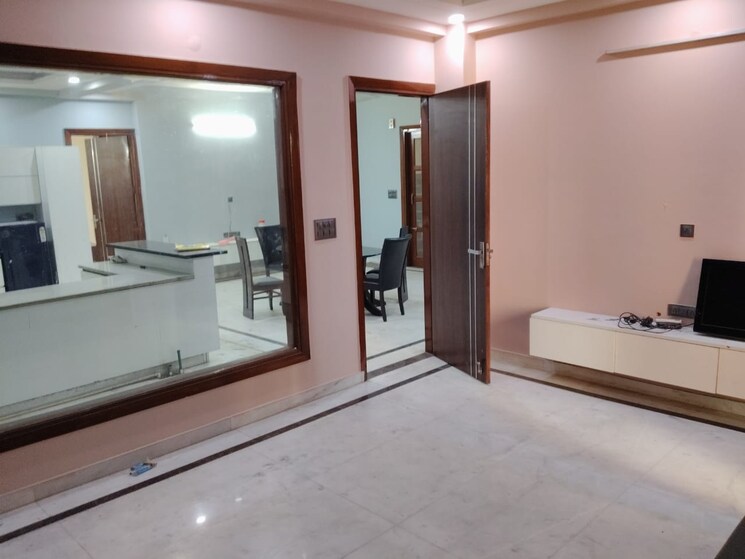 Room, sector 46 4 Bedroom 400 Sq.Yd. Independent House In Sector 46 Gurgaon 9448431