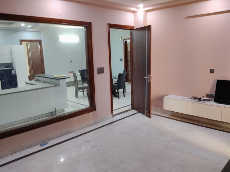 Room, sector 46 4 Bedroom 400 Sq.Yd. Independent House In Sector 46 Gurgaon 9448431