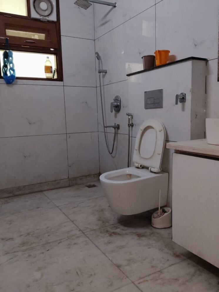 Bathroom, sector 46 4 Bedroom 400 Sq.Yd. Independent House In Sector 46 Gurgaon 9448431