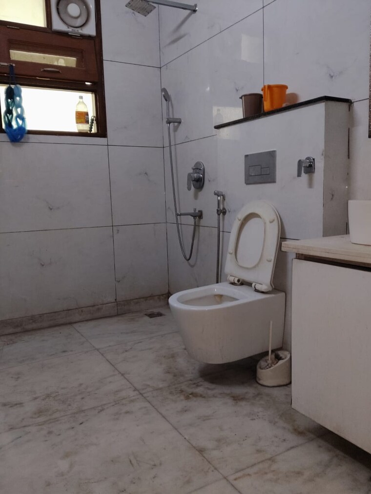 Bathroom, sector 46 4 Bedroom 400 Sq.Yd. Independent House In Sector 46 Gurgaon 9448431