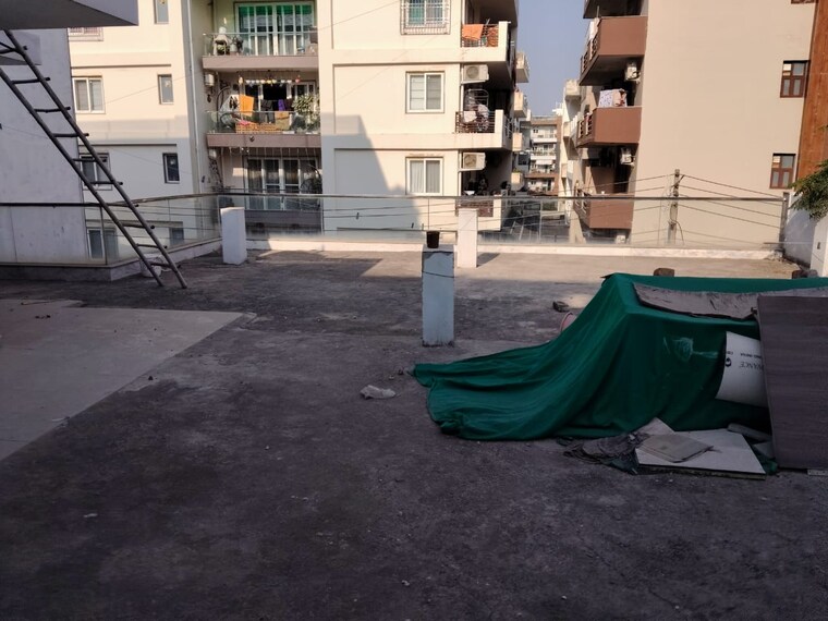  Parking, sector 46 4 Bedroom 400 Sq.Yd. Independent House In Sector 46 Gurgaon 9448431