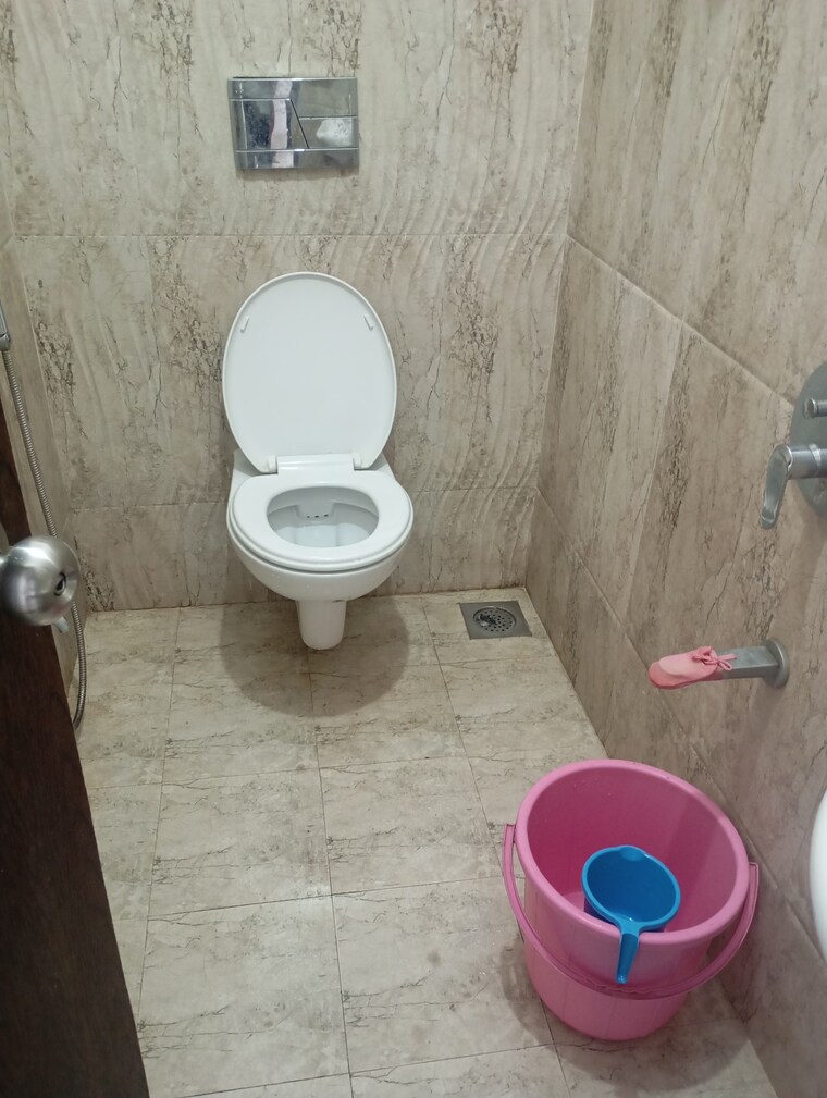 Bathroom, siv-akhand-anand 2 Bedroom 583 Sq.Ft. Apartment In Andheri East Mumbai 9448478