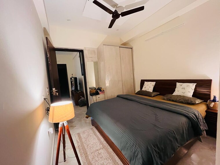 Bedroom, sector 43 2 Bedroom 215 Sq.Yd. Builder Floor In Sector 43 Gurgaon 9448459