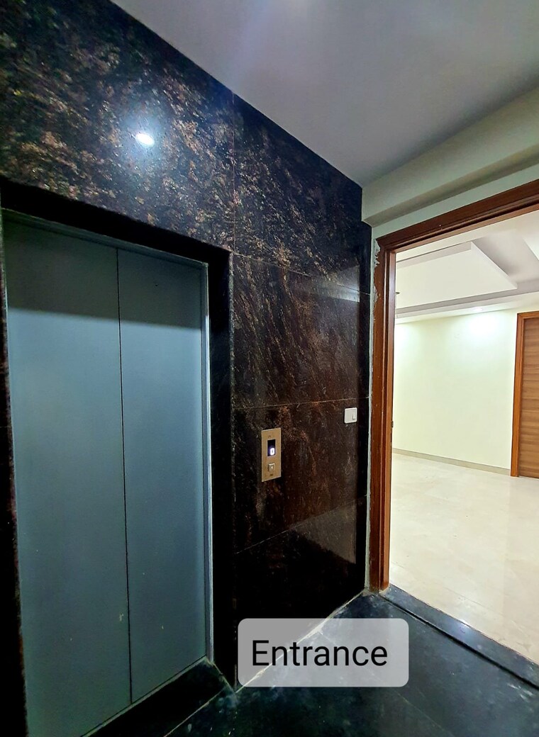 Room, sector 27 3 Bedroom 263 Sq.Yd. Builder Floor In Sector 27 Gurgaon 9448489