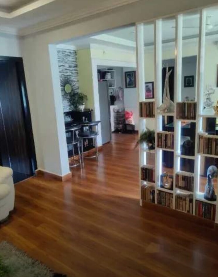 Room, hazratganj 3 Bedroom 2000 Sq.Ft. Apartment In Hazratganj Lucknow 9448649