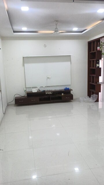 Room in 3 BHK Apartment at Nitish Jayabheri Samudayam, Hi Tech City – for Rent