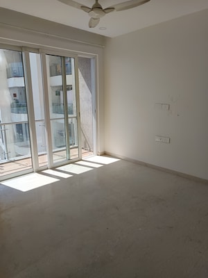 Room in 2 BHK Apartment at Lodha Fiorenza, Goregaon East – for Sale