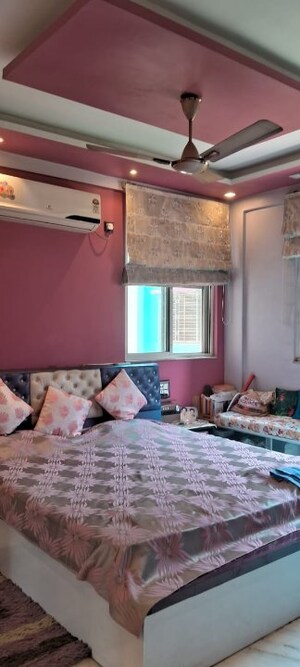 Master Bedroom in 3 BHK Apartment at Salt Lake Sector V – for Rent