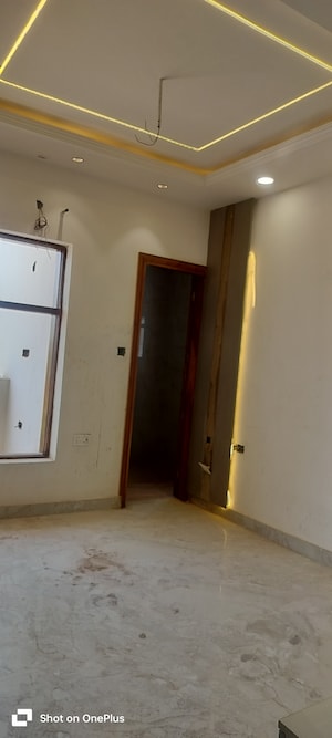 Furnished Amenities in 3.5 BHK Builder Floor at Sector 85 – for Sale