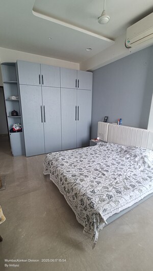 Bedroom in 3 BHK Apartment at Kohinoor Square Phase 2, Dadar West – for Rent