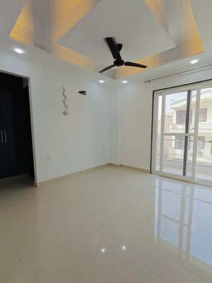 Room in 3 BHK Apartment at Emaar The Palm Drive-The Premier Terraces, Sector 66 – for Rent
