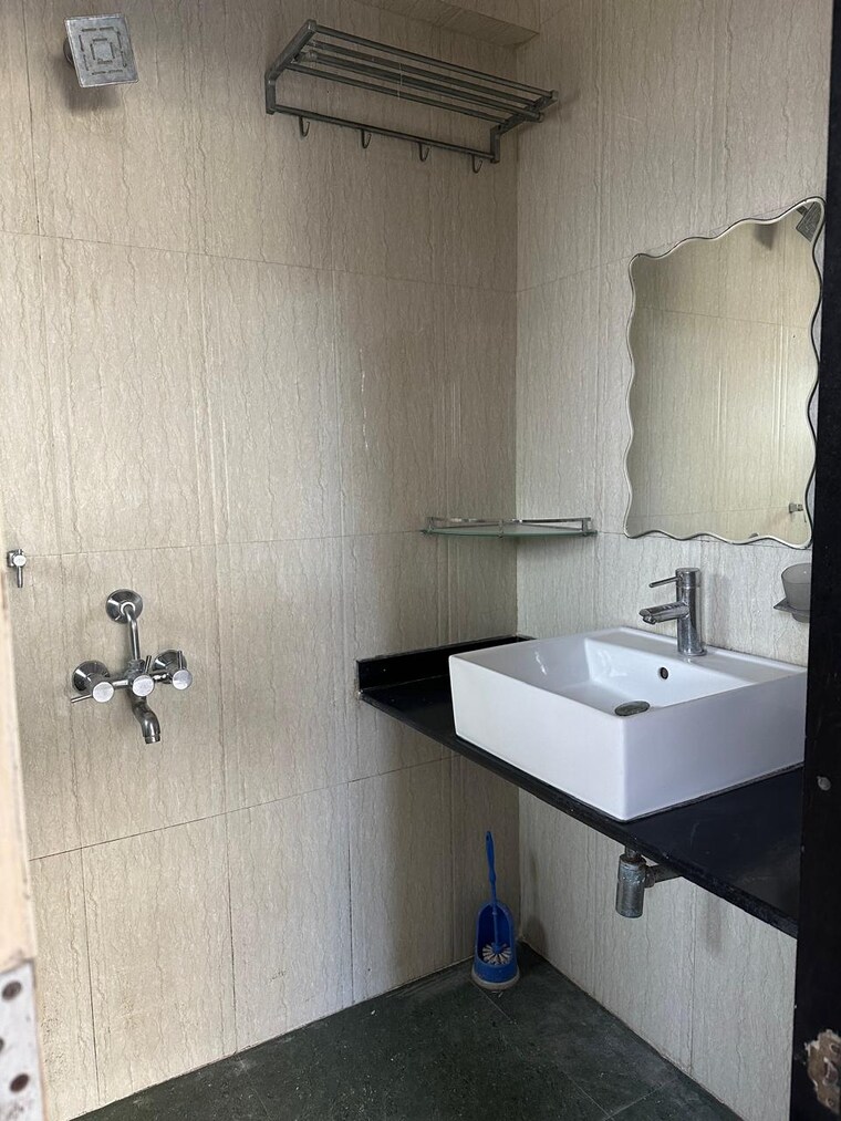 Bathroom, peddar road 2 Bedroom 1100 Sq.Ft. Apartment In Peddar Road Mumbai 9449070