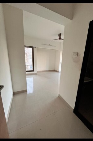 2 BHK Apartment For Rent in Kalpataru Immensa B, Kolshet Road