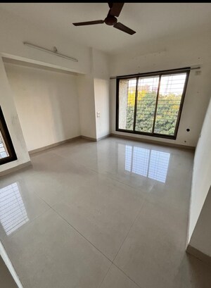 Room in 2 BHK Apartment at Kalpataru Immensa B, Kolshet Road – for Rent
