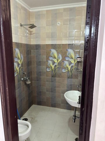 Master Bedroom in 2 BHK Builder Floor at Sector 46 – for Rent