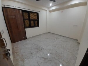 Room in 2 BHK Builder Floor at Sector 46 – for Rent