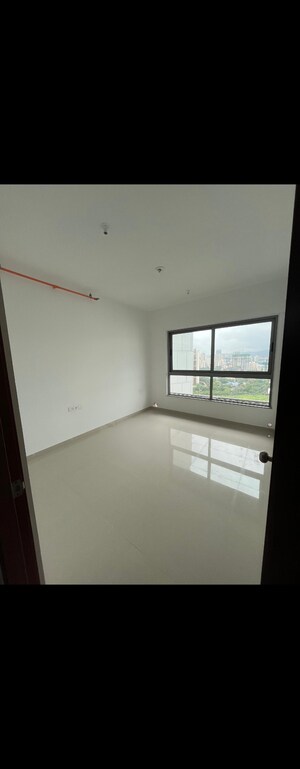 Room in 2 BHK Apartment at Kalpataru Immensa B, Kolshet Road – for Rent