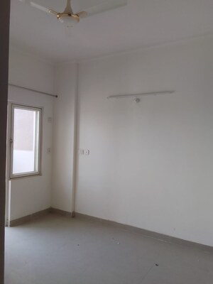 Room in 2.5 BHK Apartment at Ramprastha Awho, Sector 95 – for Rent