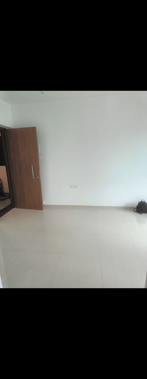 Room in 1 BHK Apartment at Kalpataru Immensa B, Kolshet Road – for Rent